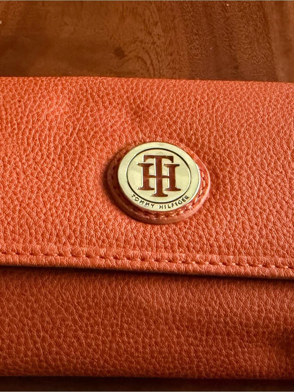 LIKE NEW TOMMY HILFIGER PEBBLED TEXTURED ORANGE WOMENS WALLET WITH GOLD LOGO